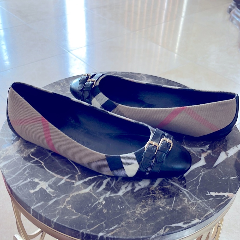 Burberry flats size 38